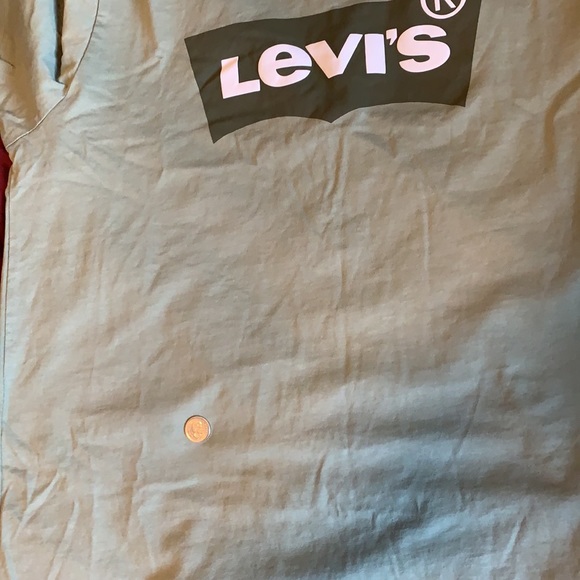 Men’s Medium Levi’s T-Shirt - Picture 5 of 5